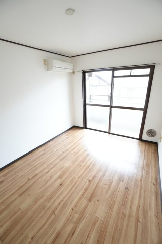 北岡ビルの居間・リビング
