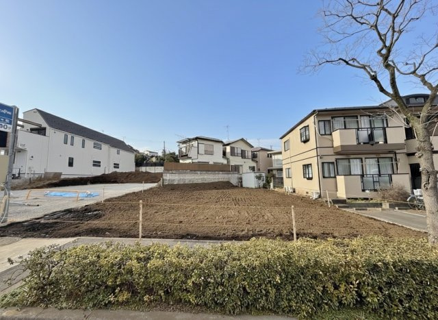 練馬区平和台1丁目 全3棟 1号棟の外観|伸びやかな公道に面した心地よい立地
然豊かな城北中央公園まで徒歩8分
