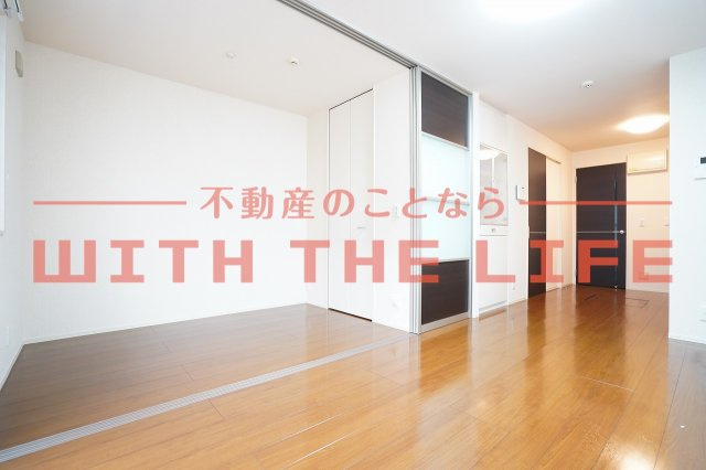 プランドール【キャッシュバック対象物件】の居間・リビング|こちらのリビングで趣味の時間をお楽しみください