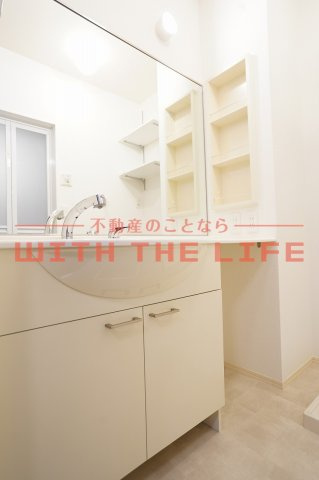 プランドール【キャッシュバック対象物件】の独立洗面台|朝の支度にも助かる、独立の洗髪洗面化粧台
