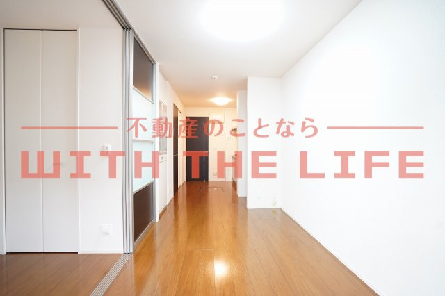 プランドール【キャッシュバック対象物件】の居間・リビング|こちらの居間で趣味の時間をお楽しみください