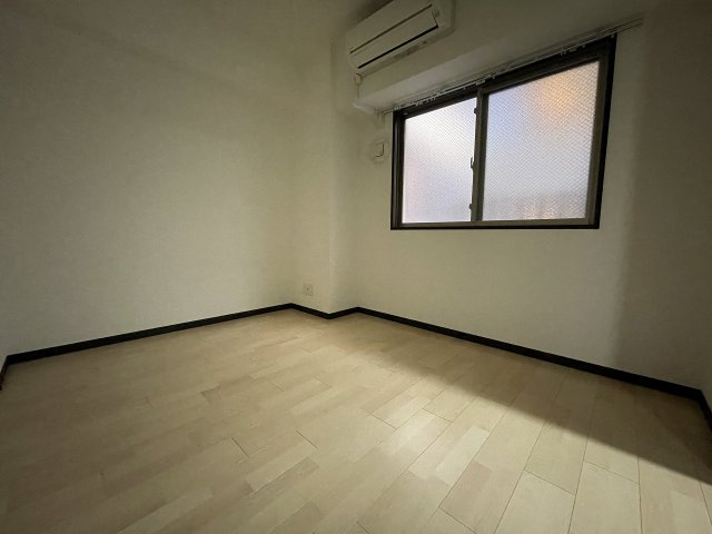 アーデンタワー本町イーストの洋室