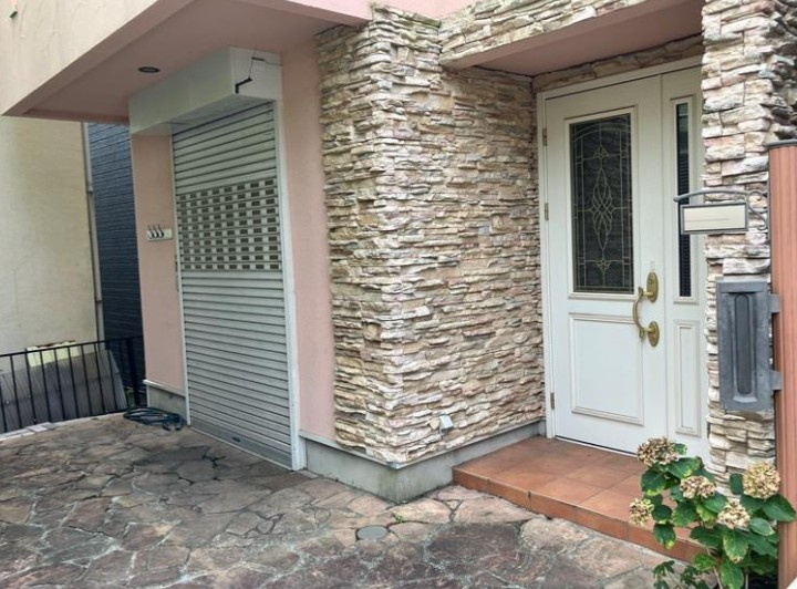 千駄木戸建のエントランス