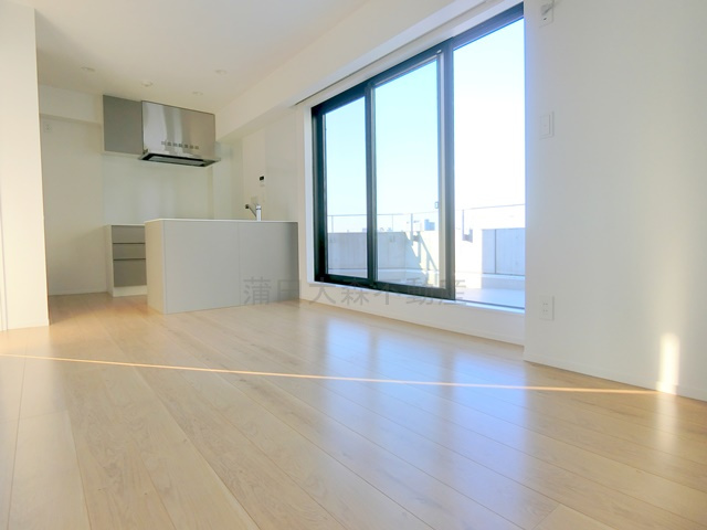 グランカーサ馬込Ⅰの居間・リビング|LDK10帖　カウンターキッチンのリビングダイニングキッチン