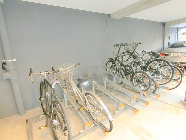グランカーサ馬込Ⅰのその他共用部分|屋根付ラック式の駐輪場
