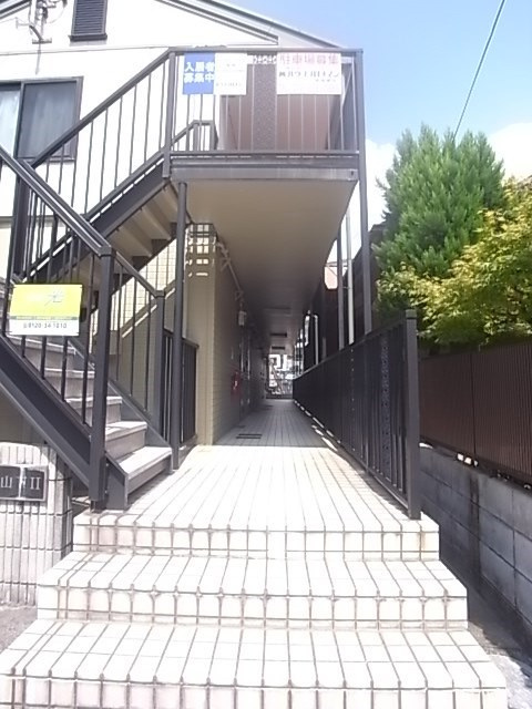 ヒルズ山下Ⅱのエントランス