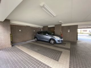 ヴェルドミール御影の駐車場