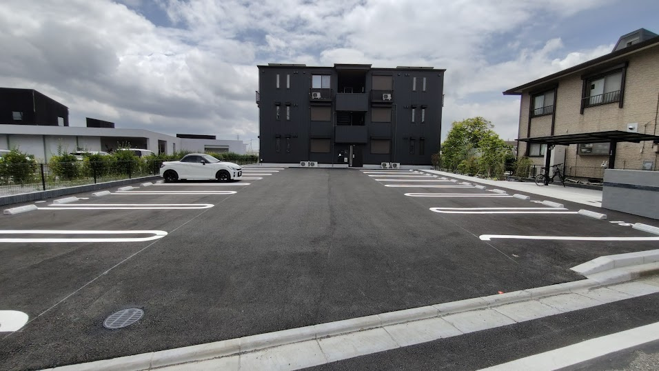 Serenvita Matsushiroの駐車場