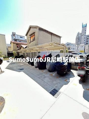 プレサンス塚本駅前の駐車場|駐車スペースもあります