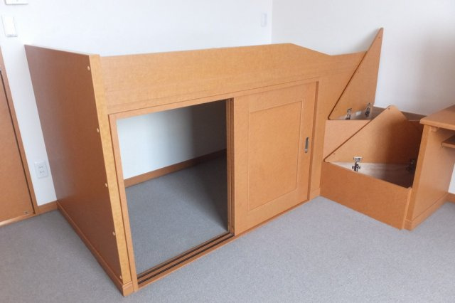 レオパレスカリヤドＫ　Ｅの寝室