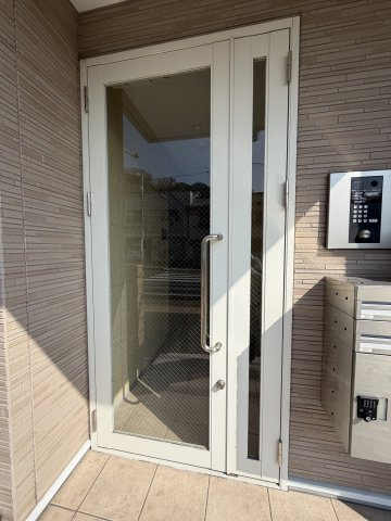 クレアメゾン須磨養老町のエントランス
