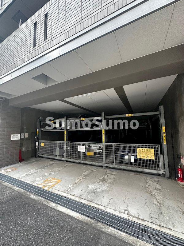 レジディア京町堀の駐車場|駐車場があるので、車を買う予定の方も安心です