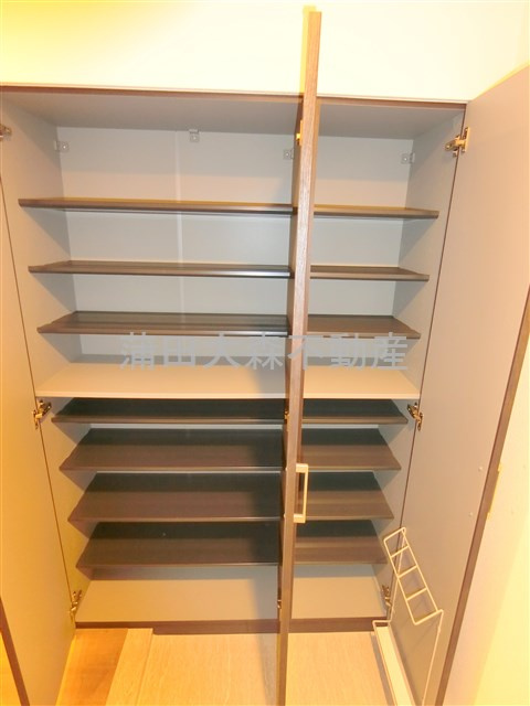 CREAL premier西馬込の設備|玄関収納