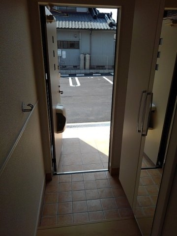 ドッグ・ウッド・ベルの玄関