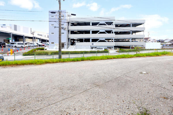 春日井市東野町１０丁目の賃貸マンションの駐車場