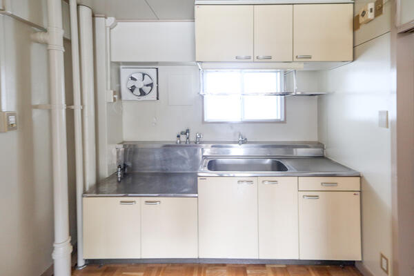 春日井市東野町１０丁目の賃貸マンションのキッチン