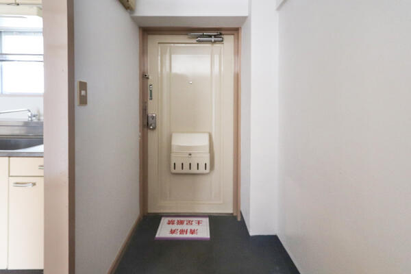 春日井市東野町１０丁目の賃貸マンションの玄関