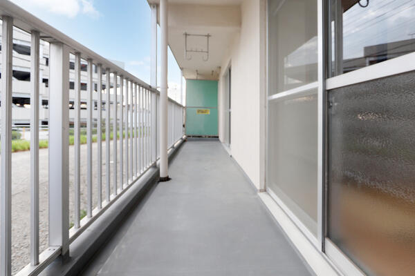 春日井市東野町１０丁目の賃貸マンションのバルコニー