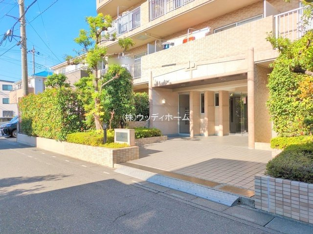 ソフィア春日部　中古マンションのエントランス