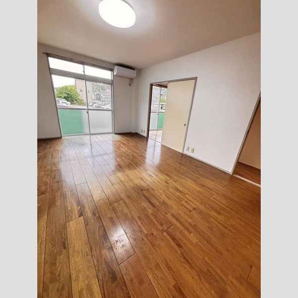 メゾンシャトリエの居間・リビング