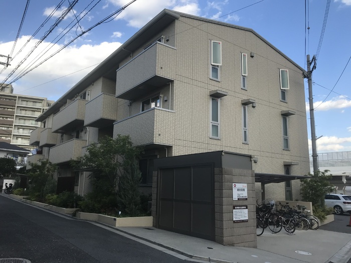 ライトフレーバー千里丘の外観