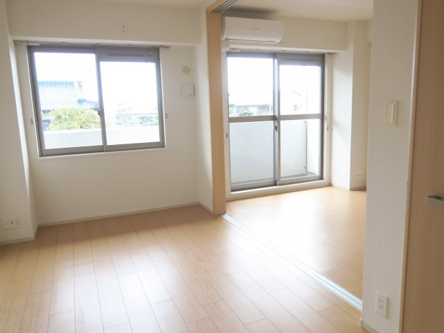 サンライズコードの居間・リビング