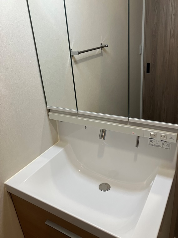 通町戸建の洗面所