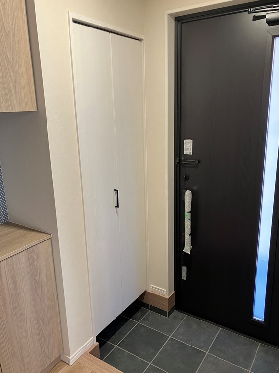 通町戸建の玄関