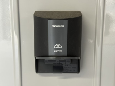 【設備】 | グリーンヒルガレージ都賀 | 奥に200V用コンセントがあります(Cタイプのみ)