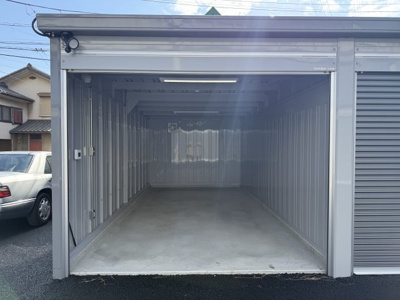 【外観】 | グリーンヒルガレージ都賀 | こちらはDタイプです（全3庫）　間口2.84ｍ　奥行6.27ｍ　高さ2.11ｍ　（Cタイプと同寸）