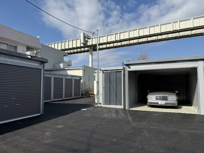 【外観】 | グリーンヒルガレージ都賀 | 奥がバイク用Aタイプ　右が間口の広いBタイプ　左がEV対応Cタイプです