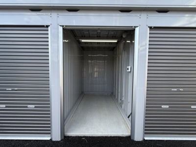 【外観】 | グリーンヒルガレージ都賀 | バイク用Aタイプは中で整備もできそうですね