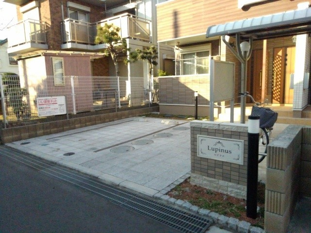 ルピナスの駐車場