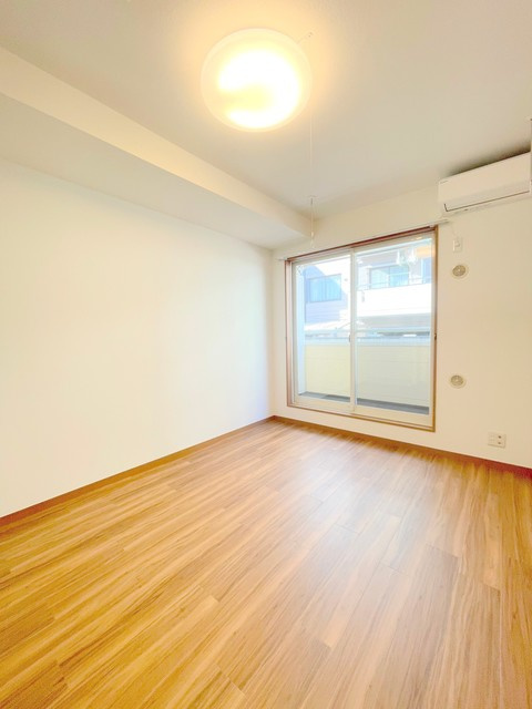 オアシスコート渋谷本町の居間・リビング