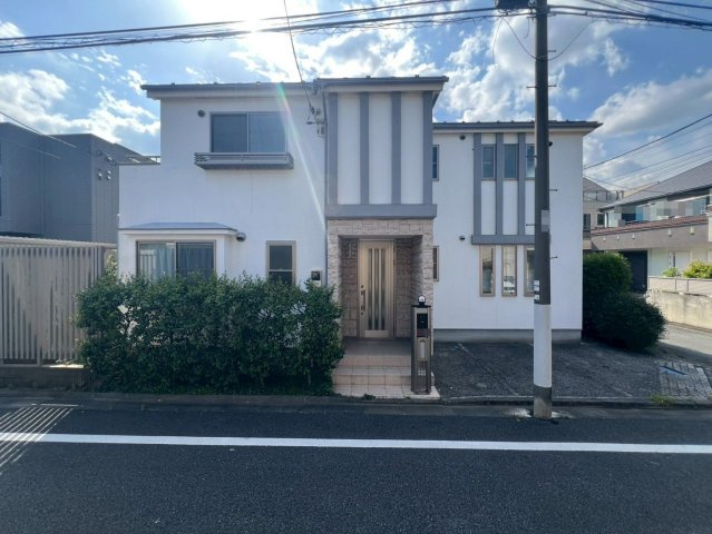 【外観】 | 杉並区桃井１丁目　中古戸建て | バランスの良い造形で、印象的な外観に仕上がっています