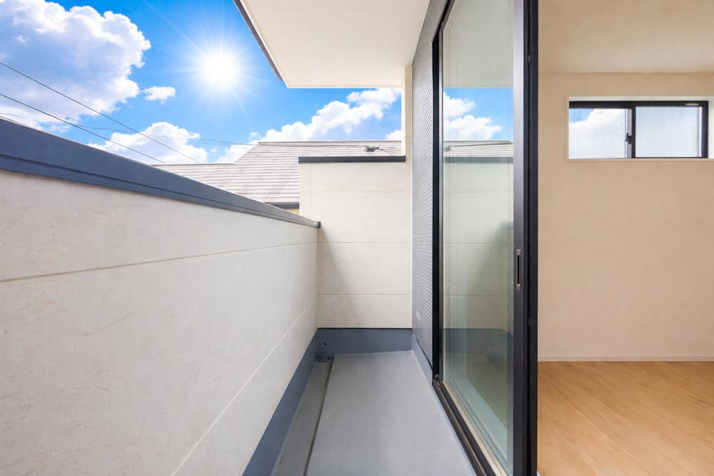 【KIS】小平市小川町12期のバルコニー|開放的で陽当たりの良い南向きのバルコニーですので、お洗濯物もいっぺんに干せてよく乾きそうです！