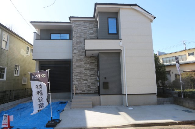 【KIS】小平市小川町12期の外観|収納力豊富なウォークインクローゼットで、バッグや小物類も片付きます。