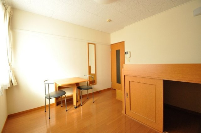 レオパレスエンジェルの居間・リビング