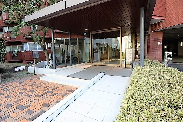 チュリス氷川坂のエントランス