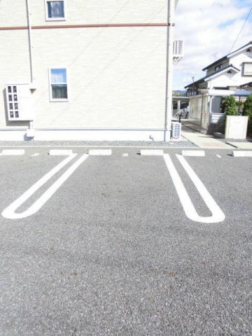 プラティーノの駐車場