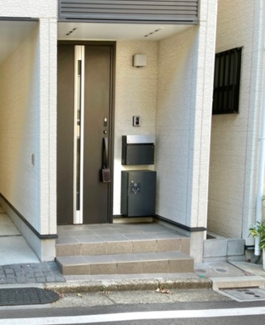 雑司が谷戸建のエントランス