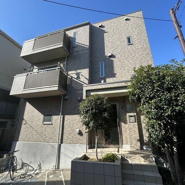 アジュール駒形