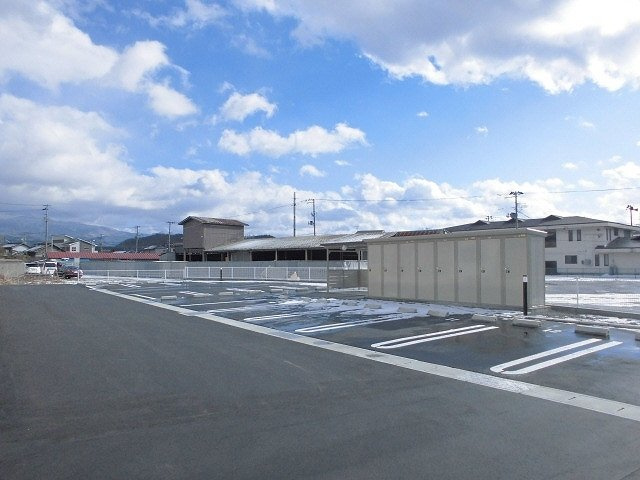 メゾン双鶴Ｅの駐車場