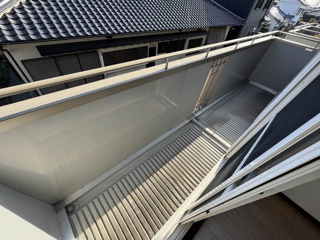 クレース・モール　Ａ棟のバルコニー|バルコニーからの眺めを楽しみながら食事をしませんか