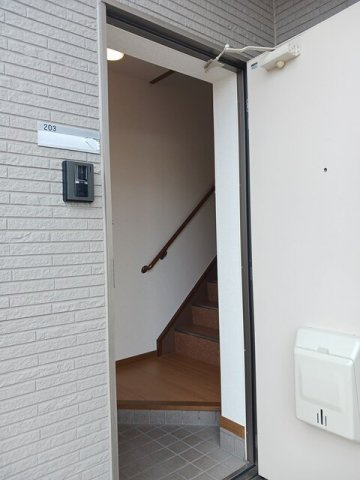 アビターレ・コモドＡの玄関|落ち着いた玄関です