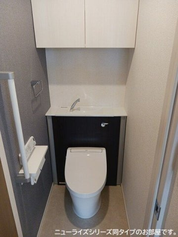 ウルルⅠのトイレ|落ち着いた色調のトイレです