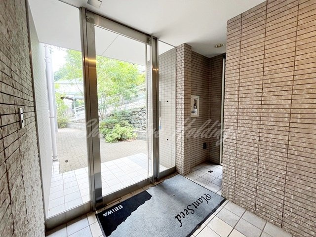 プランシードのエントランス|オートロック完備♪