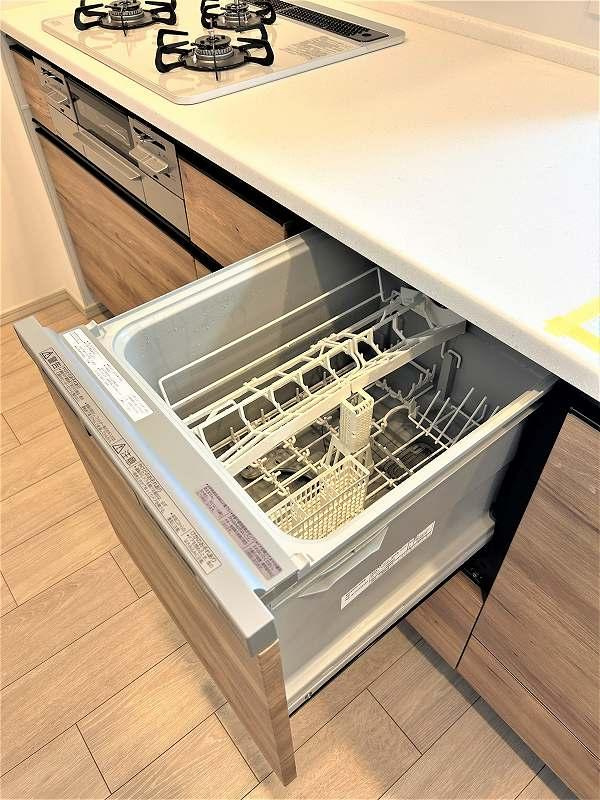 カサーレ小平のキッチン|食洗機は、家事効率を上げることはもちろん、手洗いよりも節水効果があると言われています。