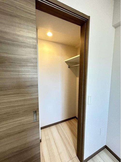 サンクレイドル武蔵野鷹の台の収納|各部屋にWICがついています。衣類はもちろん、季節物のアイテムまでスッキリと収まる頼もしい収納力です