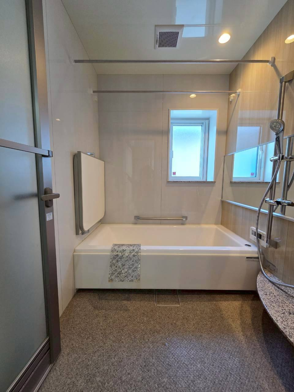 鳥取南5丁目　<一条工務店様施工>中古住宅の浴室